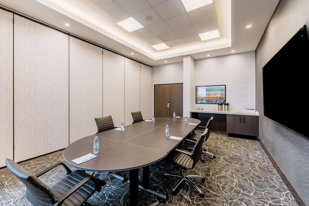 Hyatt House Winnipeg-South/Outlet Collection 24/32