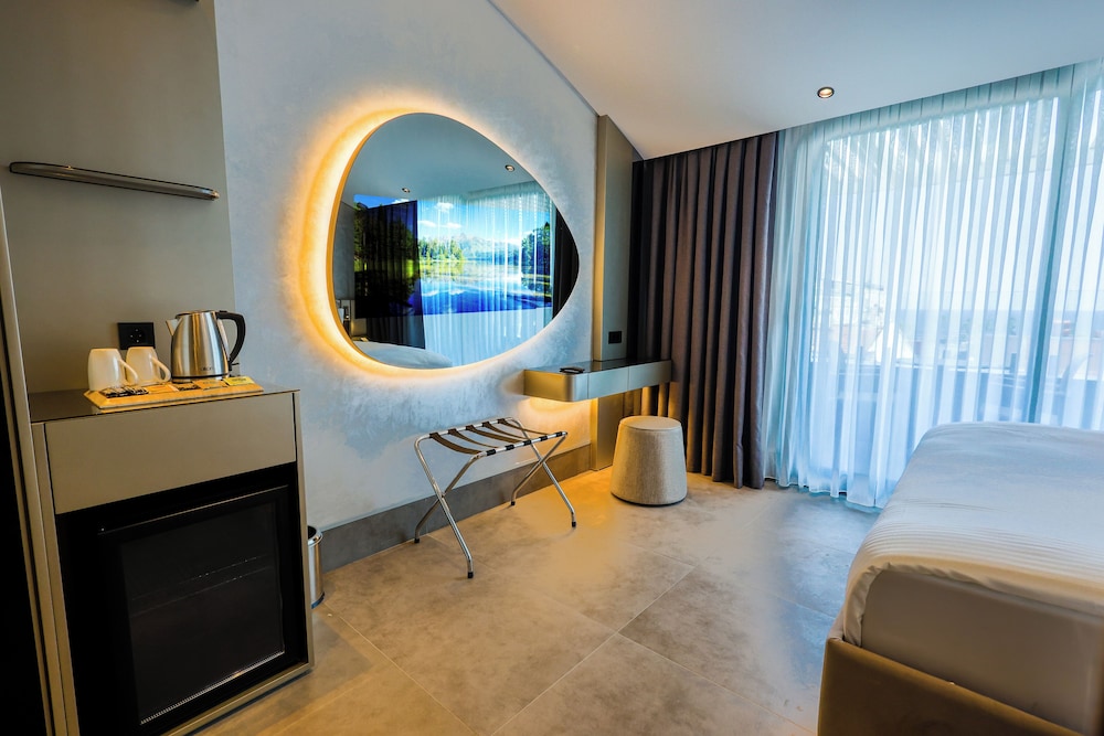 FOUR HILLS HOTEL 15/37