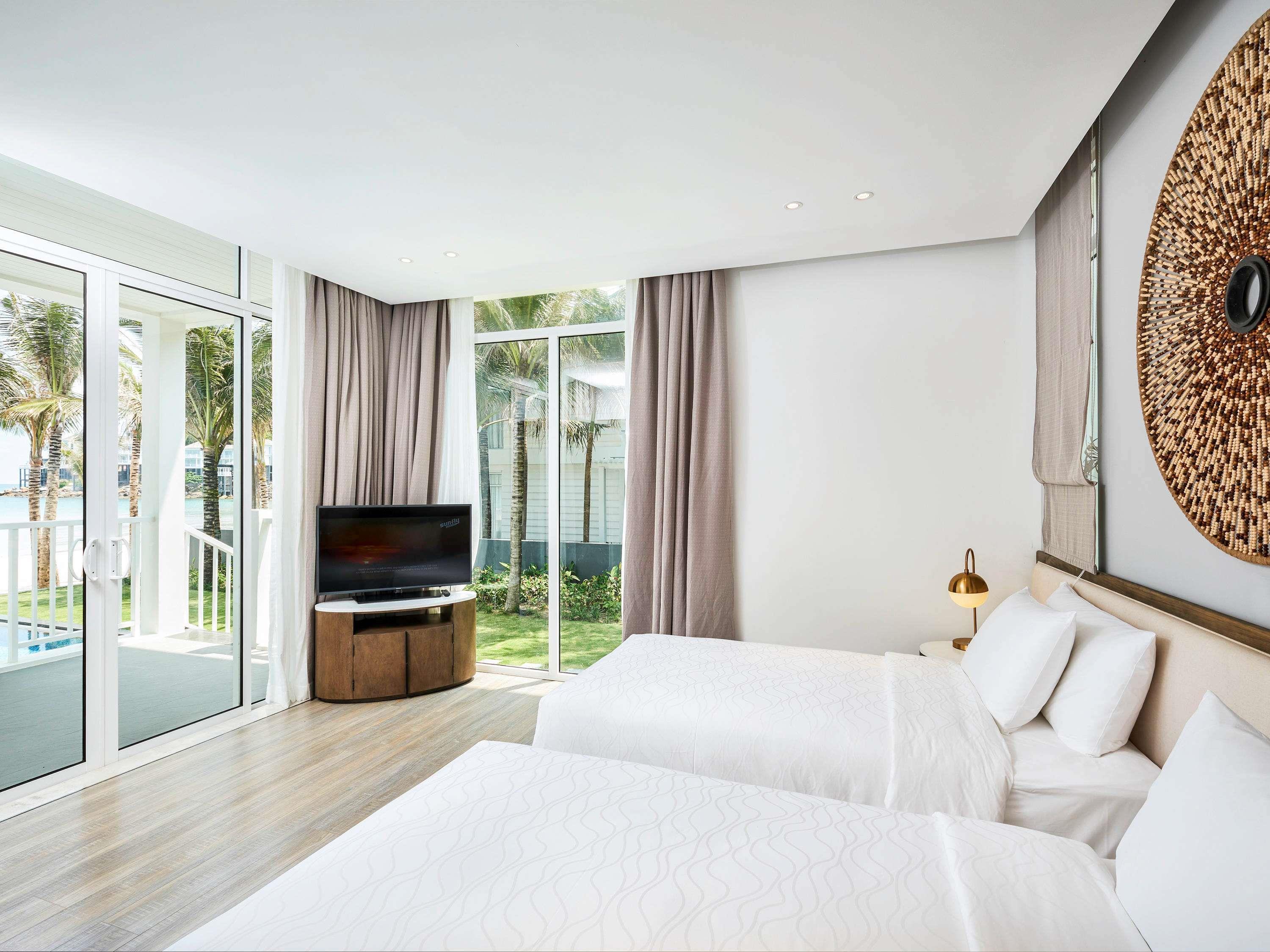 3 Bedrooms, Villa, Beach Front