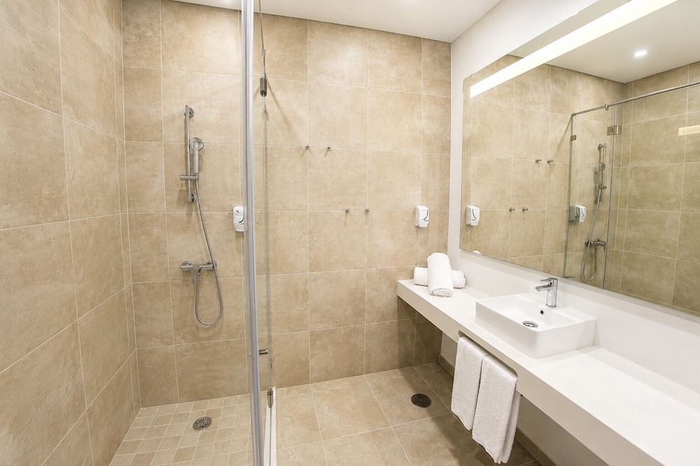 Ride Surf Resort Spa 48/50