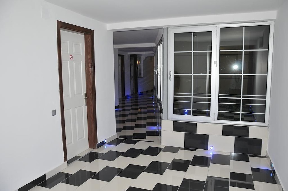 Ozbay Hotel 25/50
