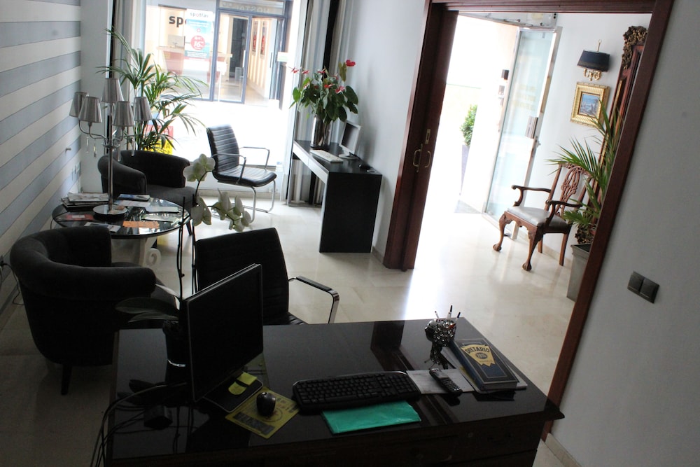 Hostal Abril 36/59