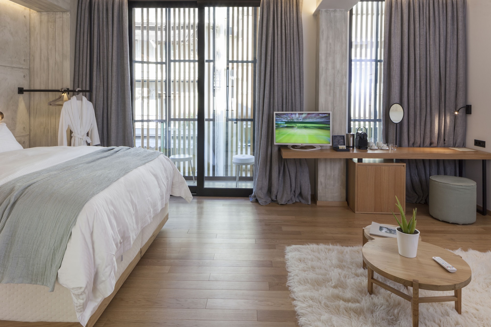 BOULEVARD, SUITE, CITY VIEW