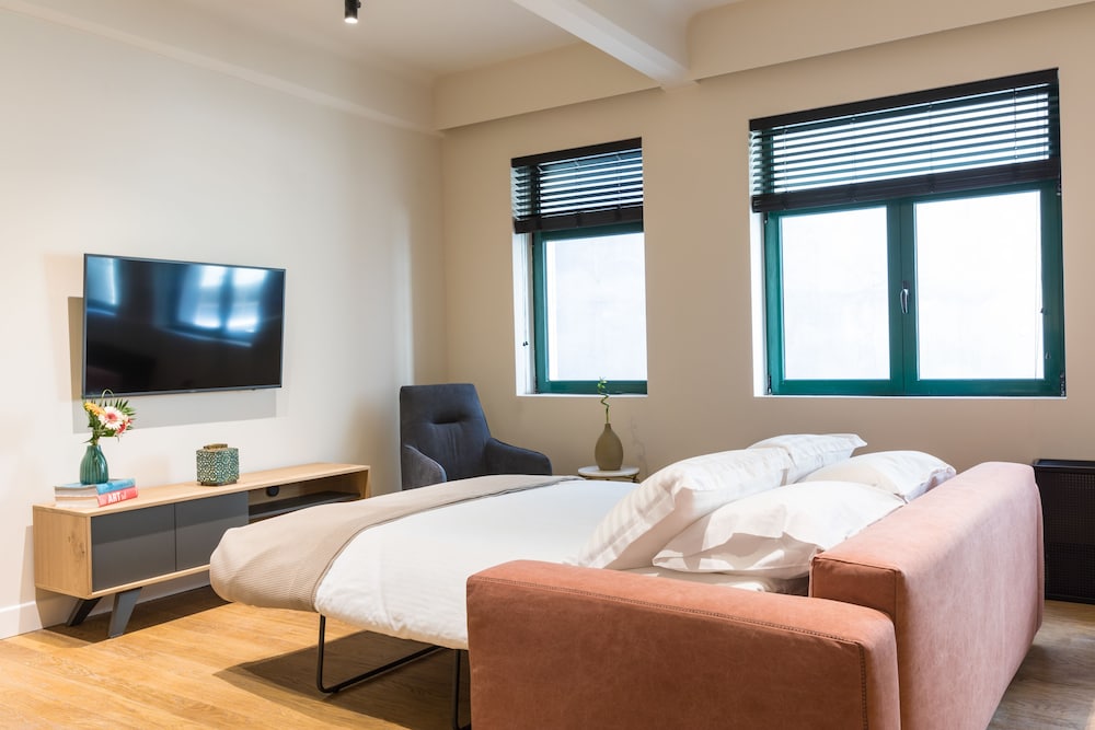DELUXE, APARTMENT, CITY VIEW