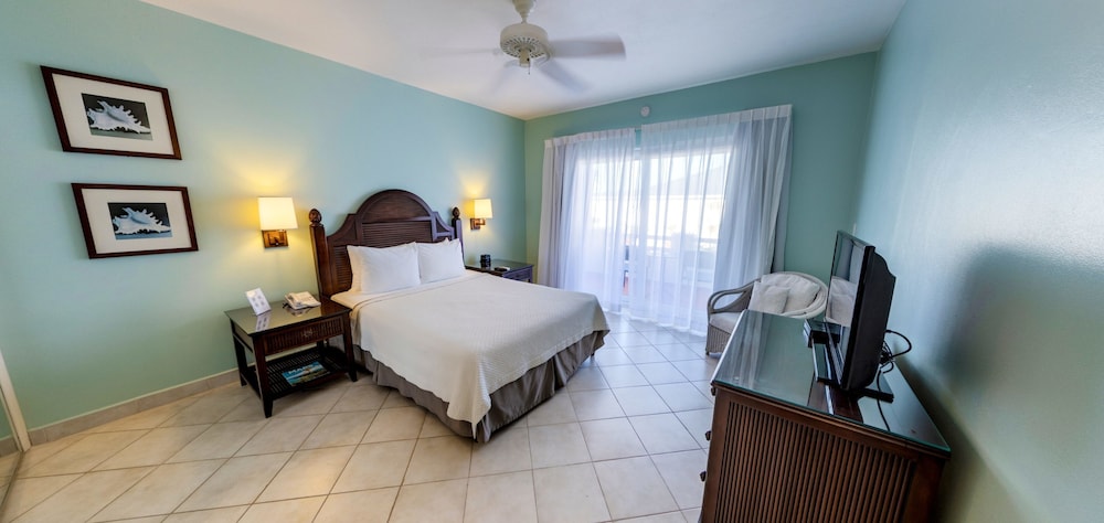 STANDARD, QUEEN BED, GARDEN VIEW