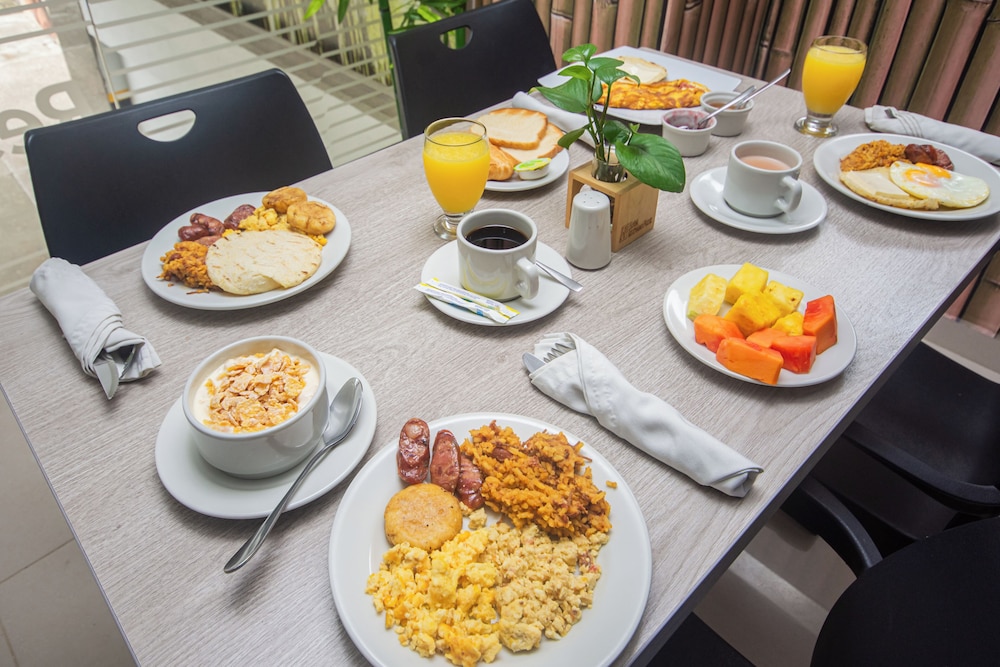 Hotel Laureles Plaza 48/63