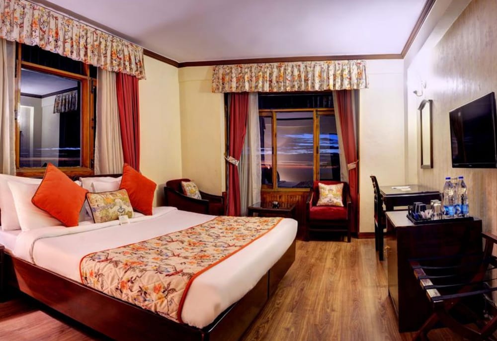 Summit Le-Royale Hotel 8/19