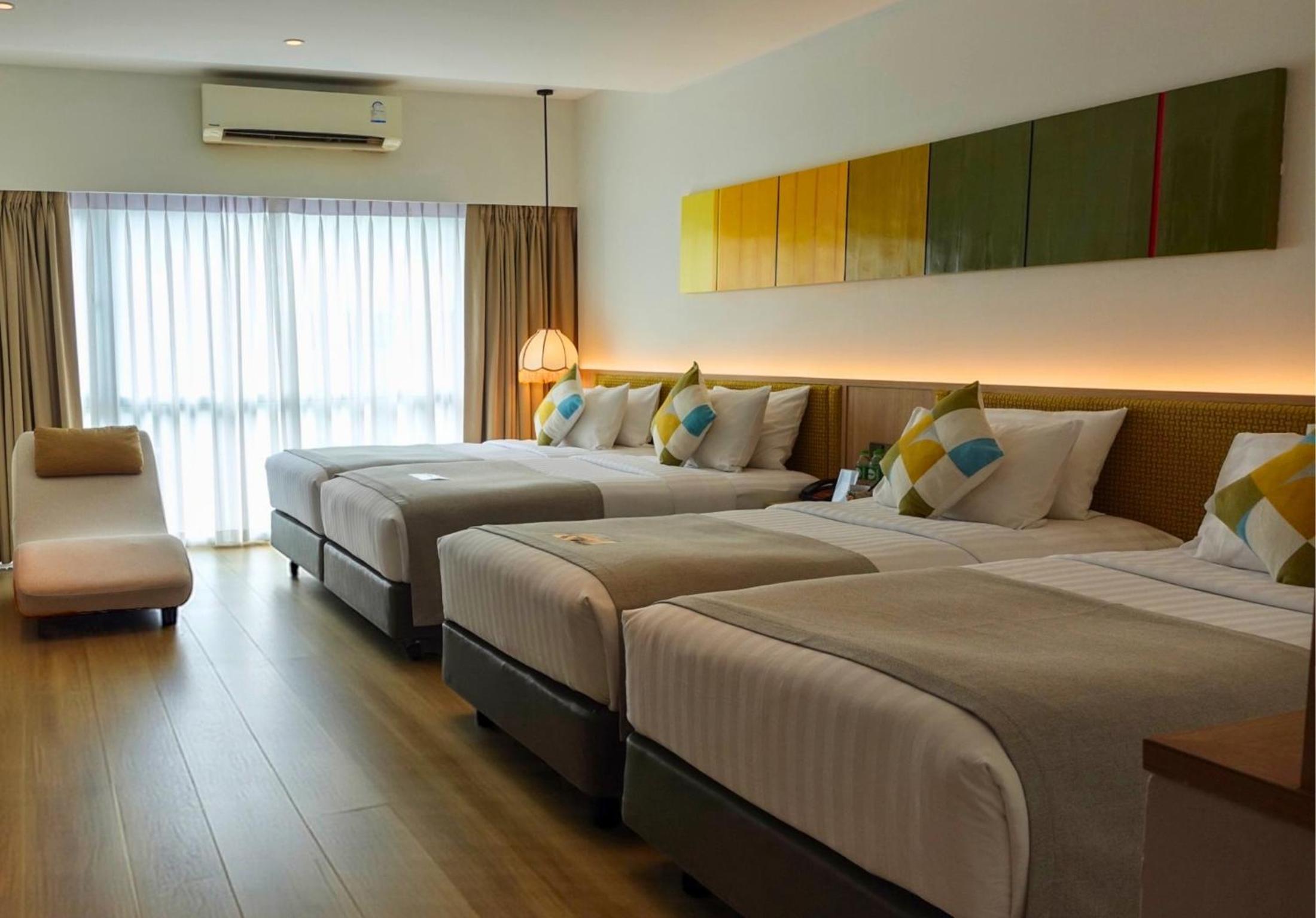 Glow, Suite, Quadruple, 4 Beds