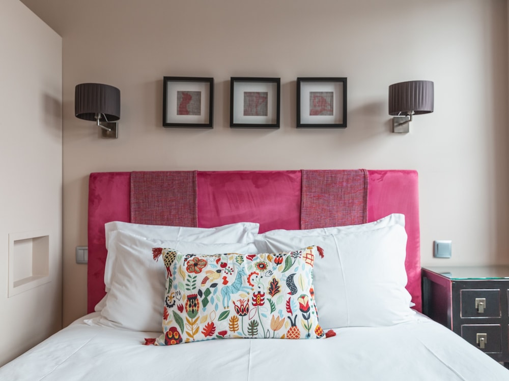 ROOM, QUEEN BED, RIVER VIEW