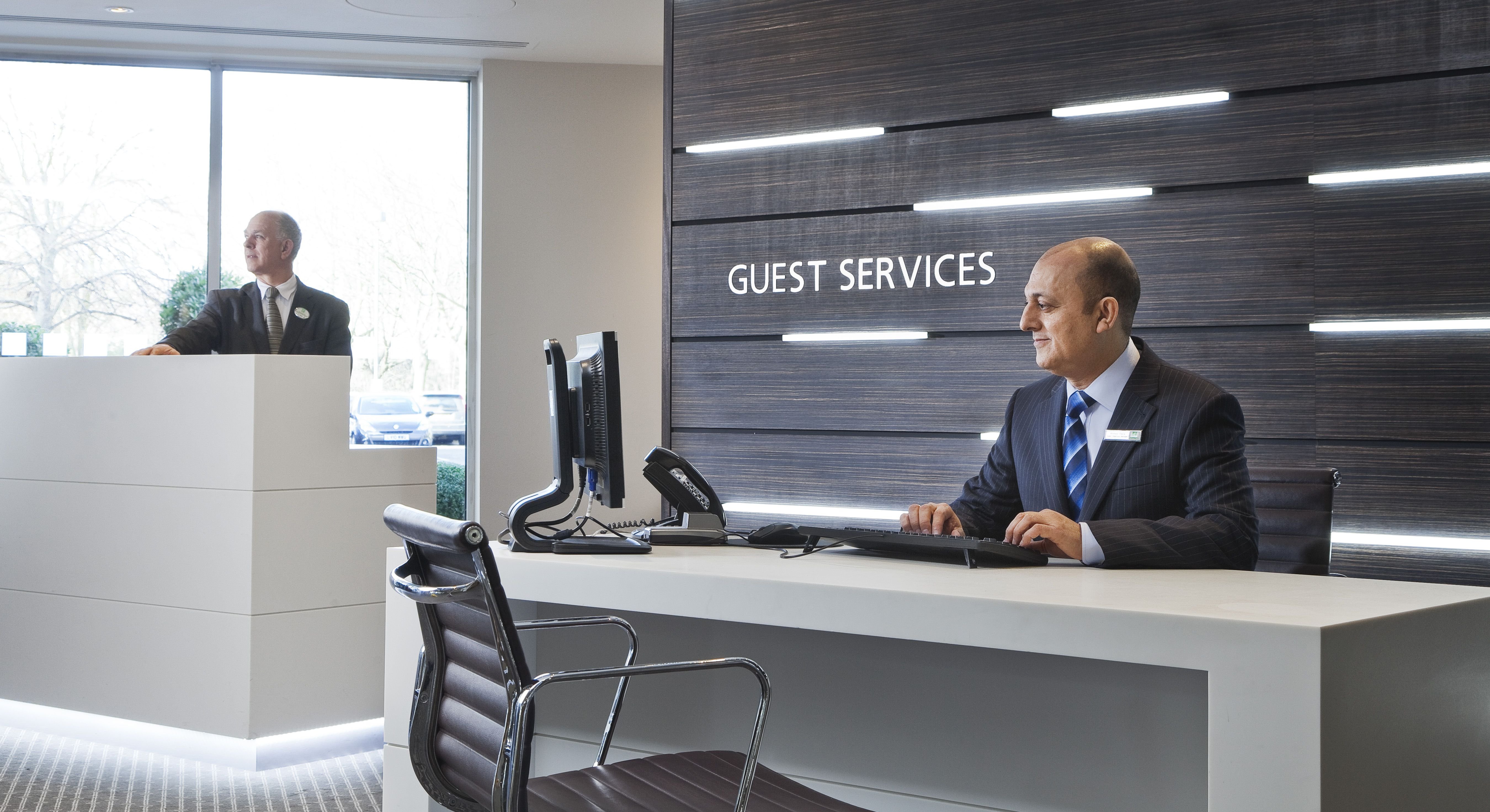 HOLIDAY INN LONDON HEATHROW M4J4 12/62