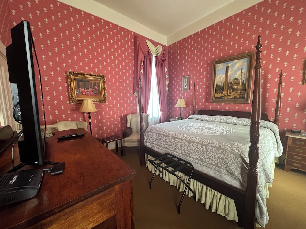 The Guest House Historic Mansion 32/73