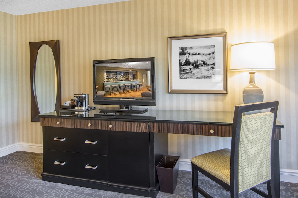 Omni Charlottesville Hotel 40/42