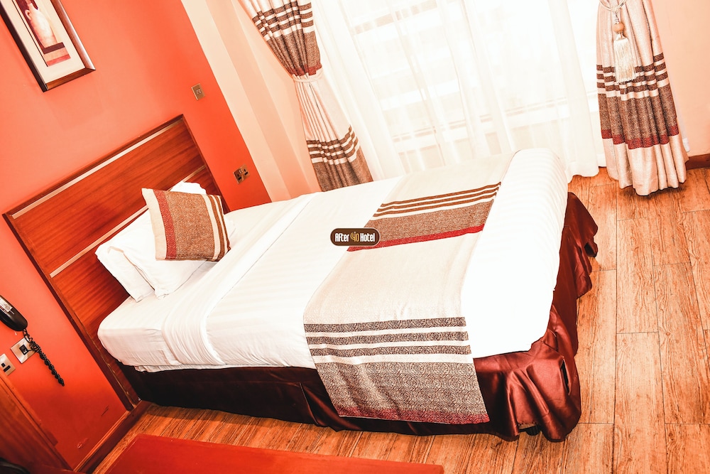 After 40 Hotel 10/50