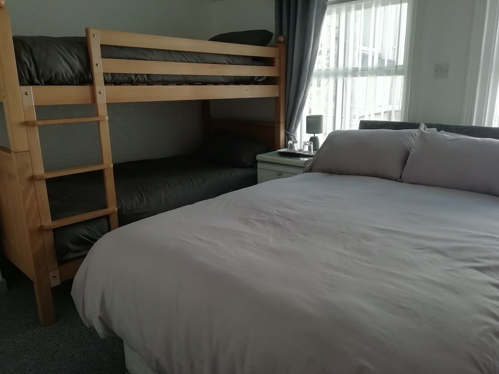Trianon Guest House 6/30