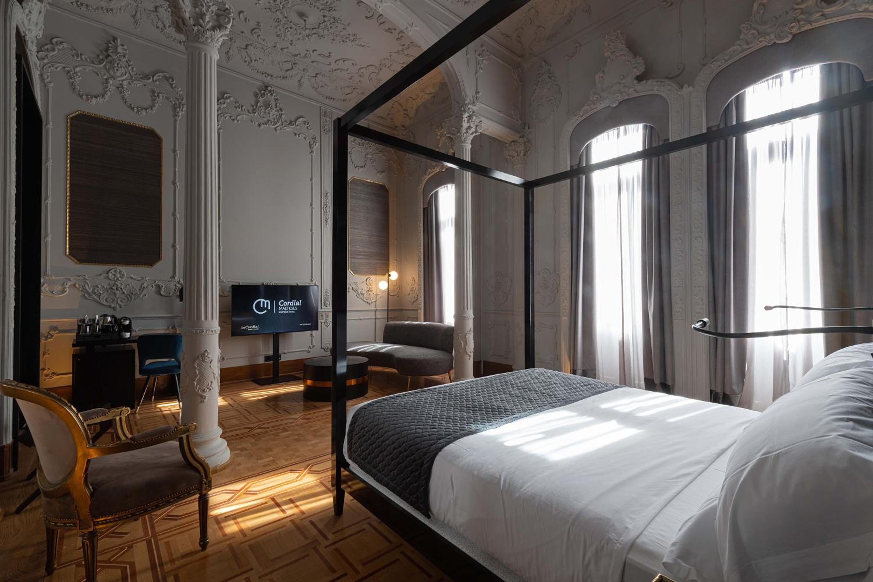 Imperial, Suite, Queen Bed
