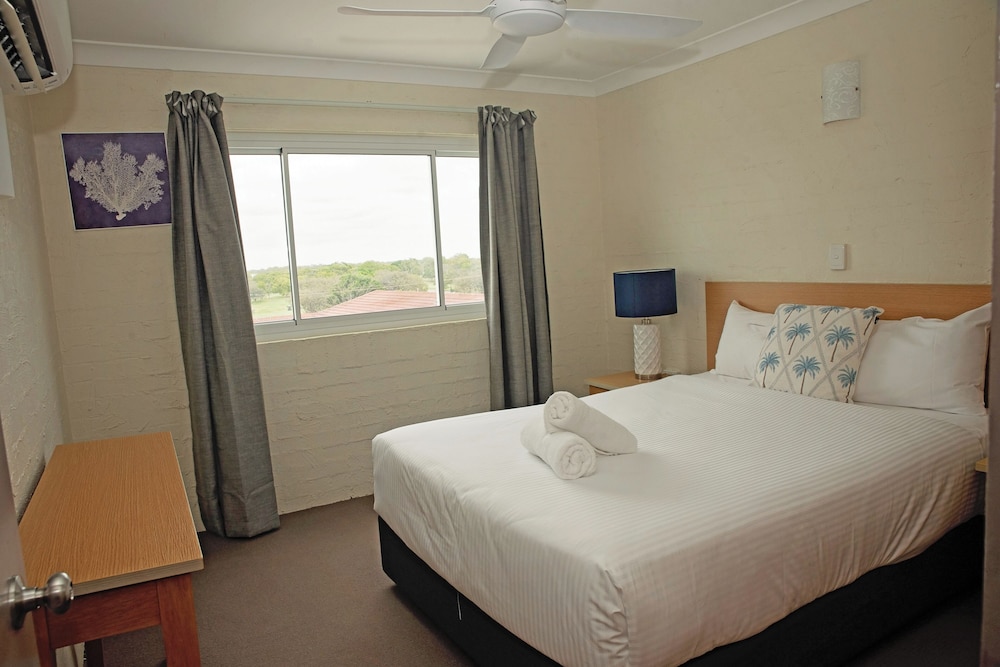 2 Bedrooms, Deluxe, Apartment, 1 Queen and 1 Double Bed, Pool View