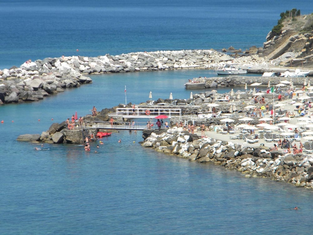 Hotel La Rosa Del Tirreno 26/40