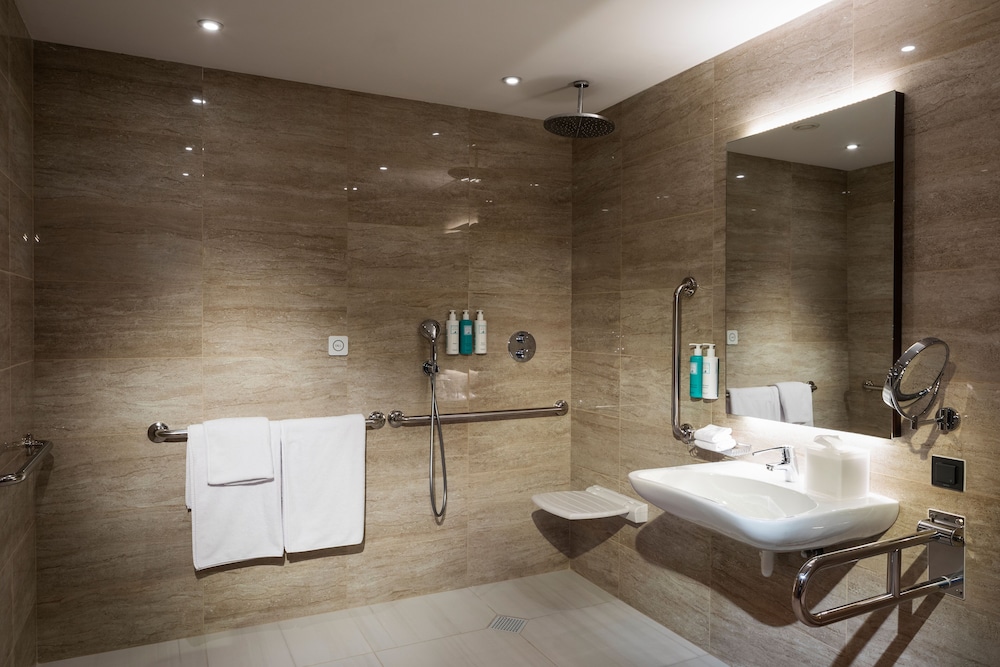 Kings' Valley Medical & Spa 50/50
