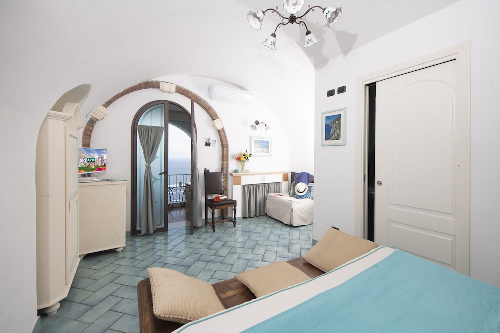 Hotel La Ninfa 46/61