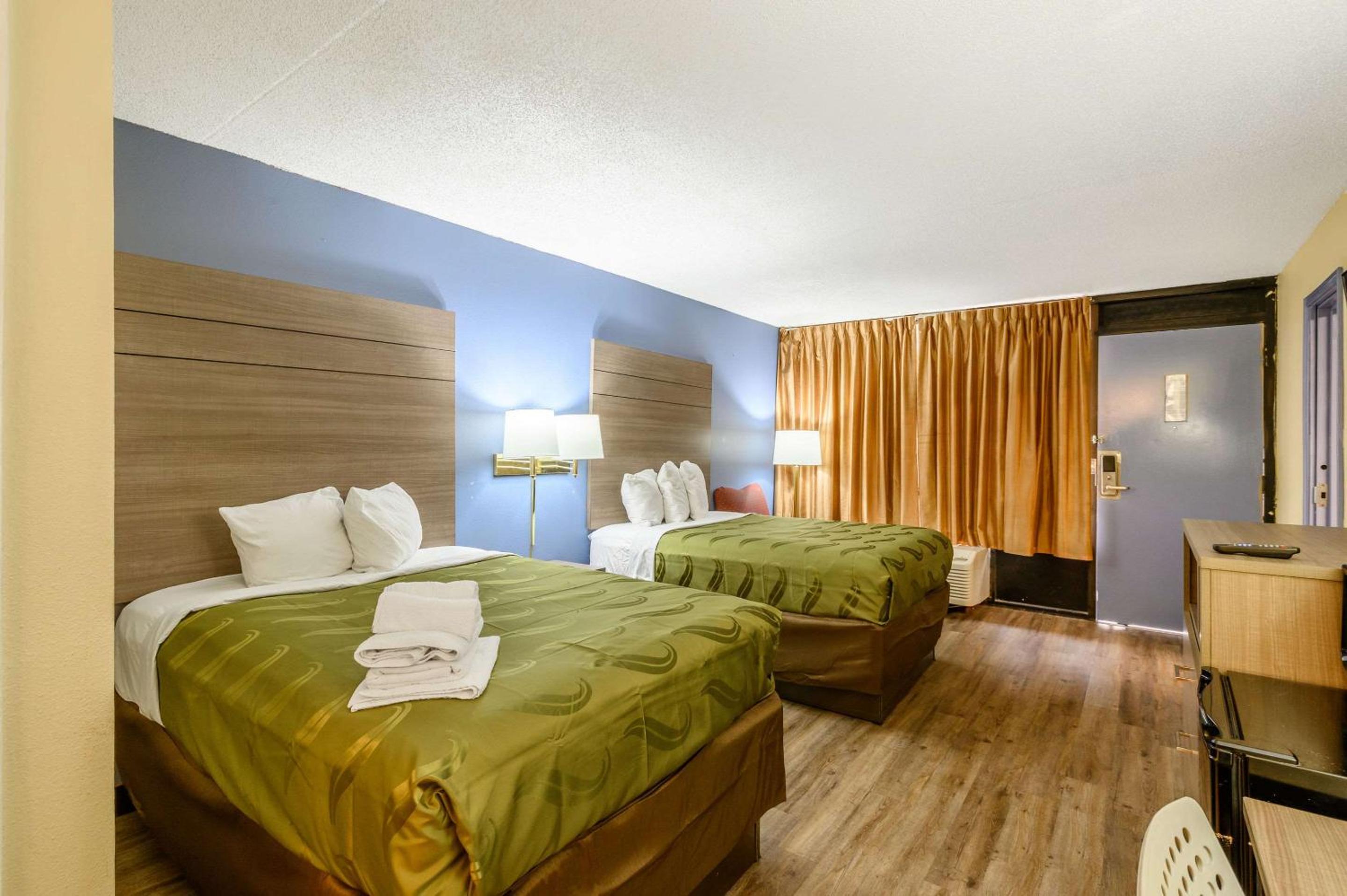 SUITE, 2 DOUBLE BEDS