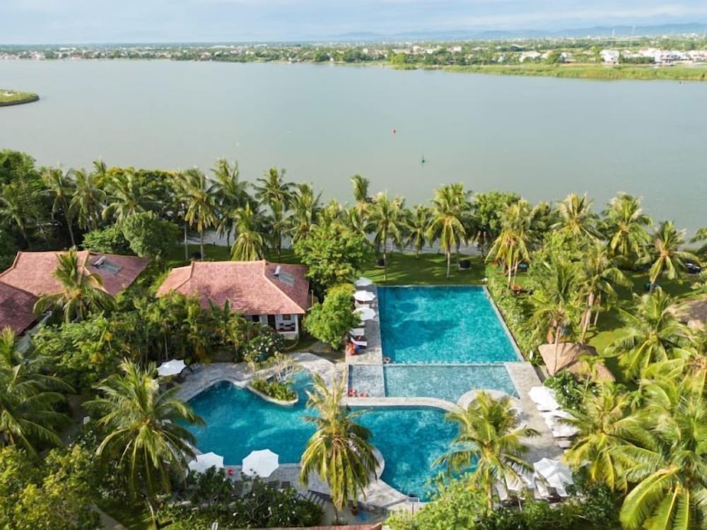 Vinh Hung Riverside Resort 66/78