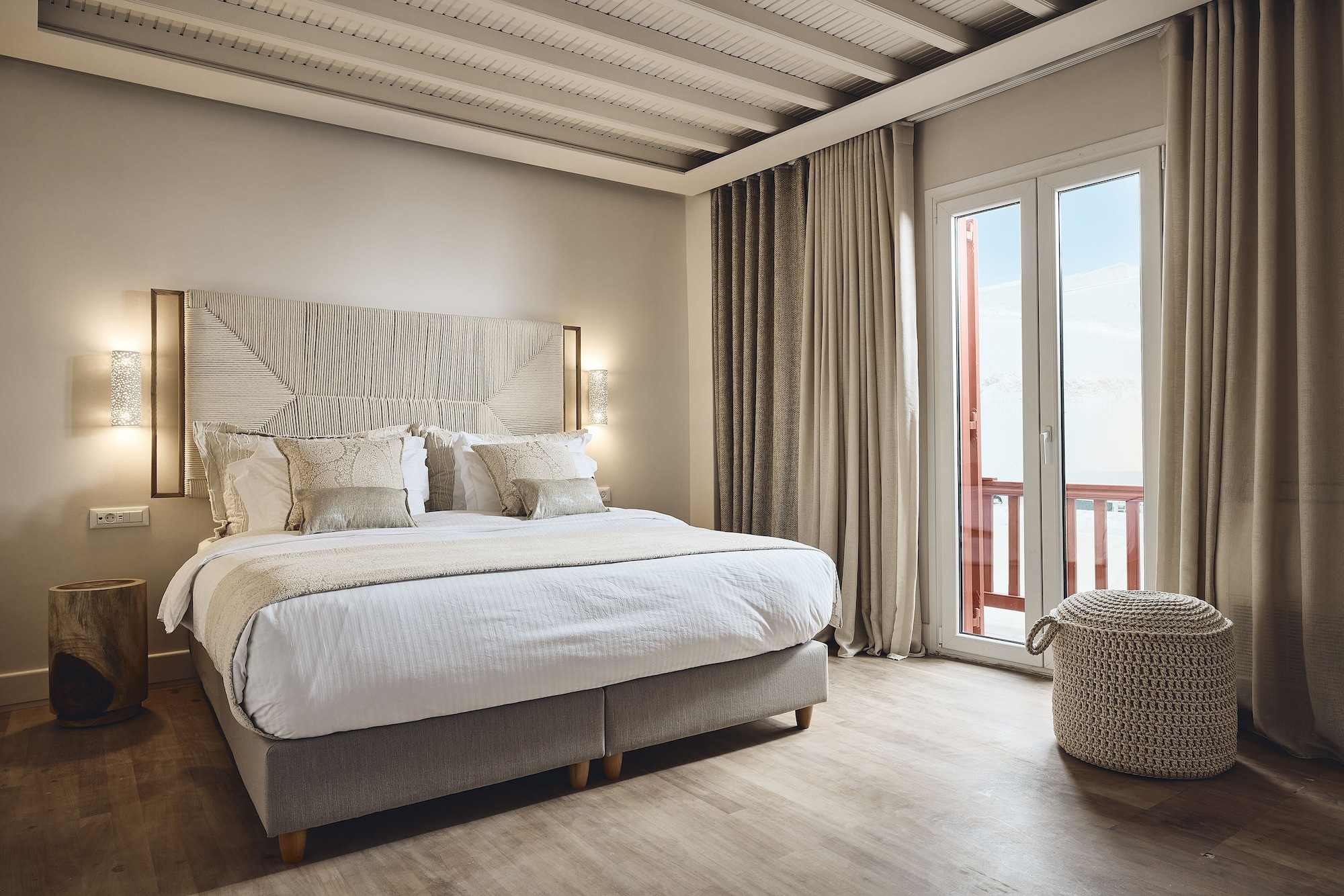 SUPERIOR, QUEEN BED