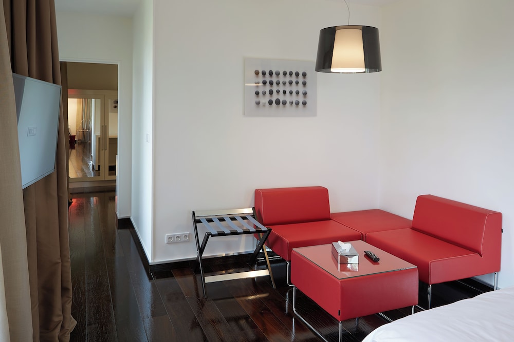 Hotel The Originals Le Cise 49/74