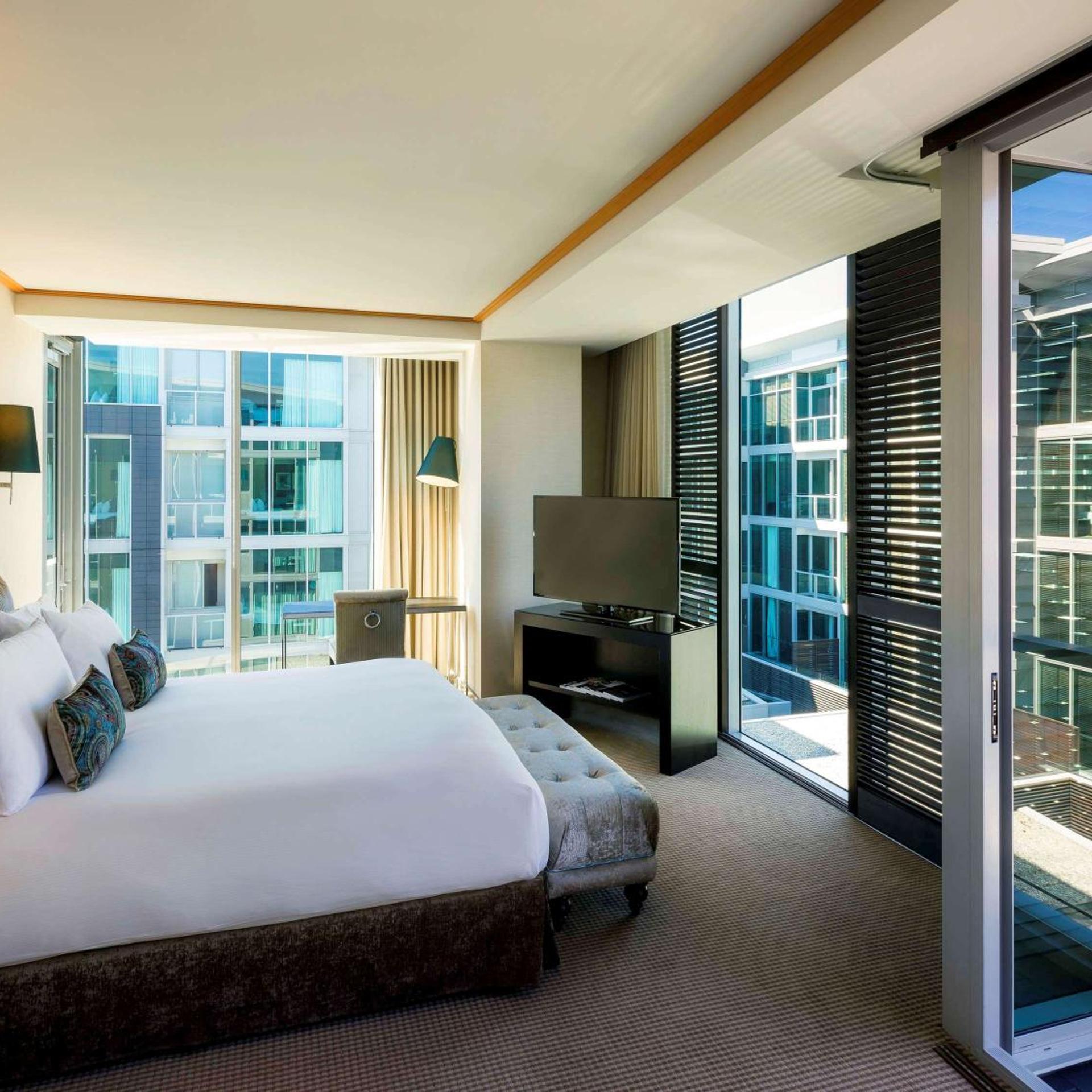 Atrium, Luxury