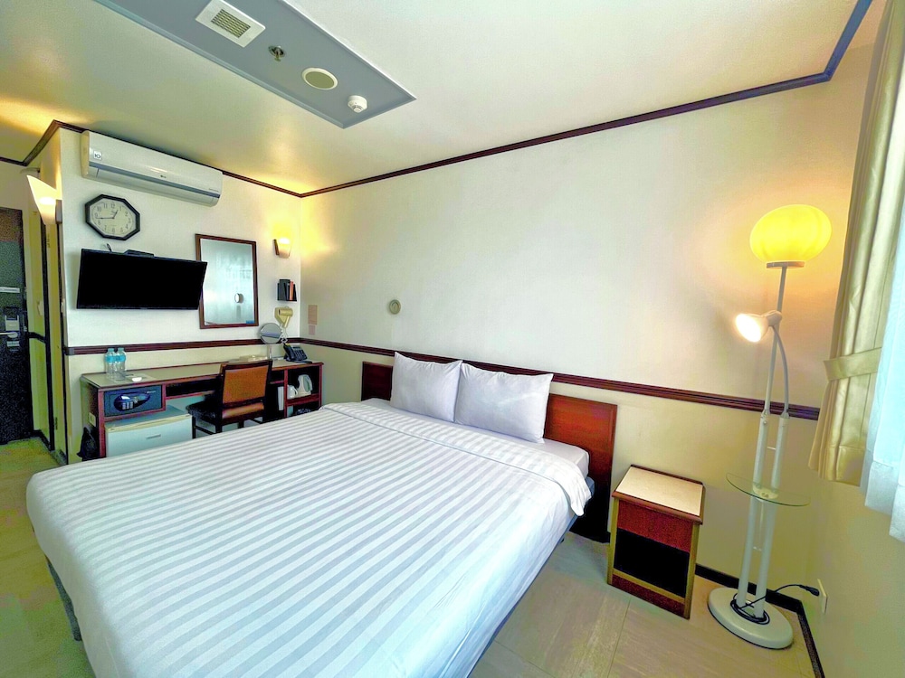 ROOM, KING BED