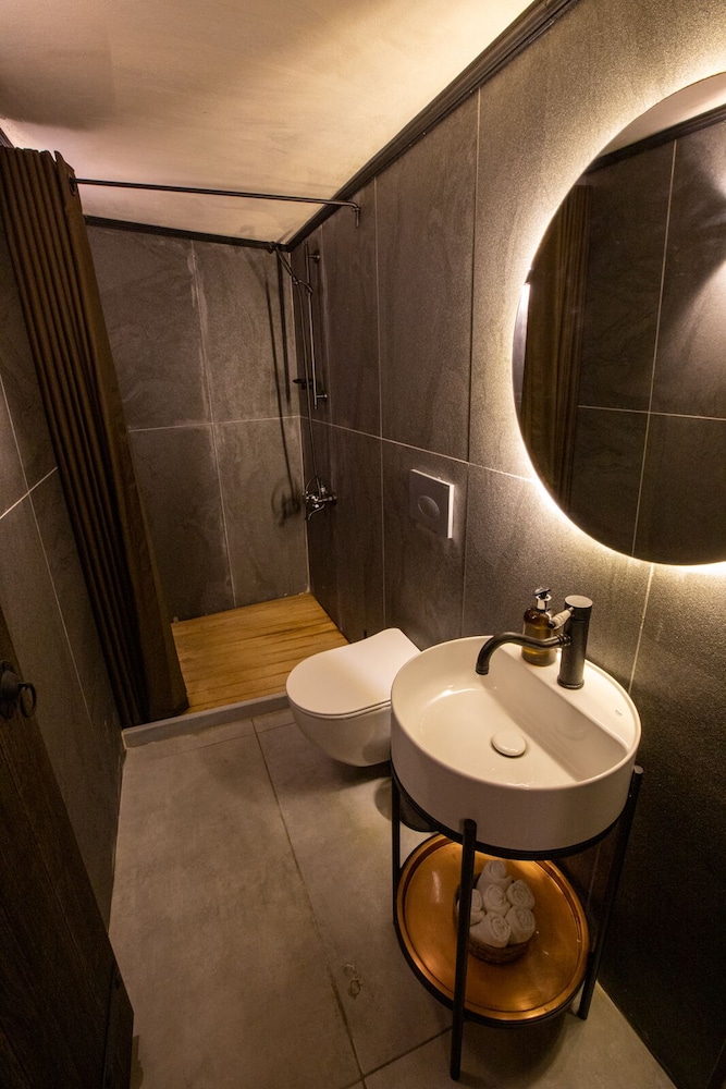 Mirsoum Hotel 32/34