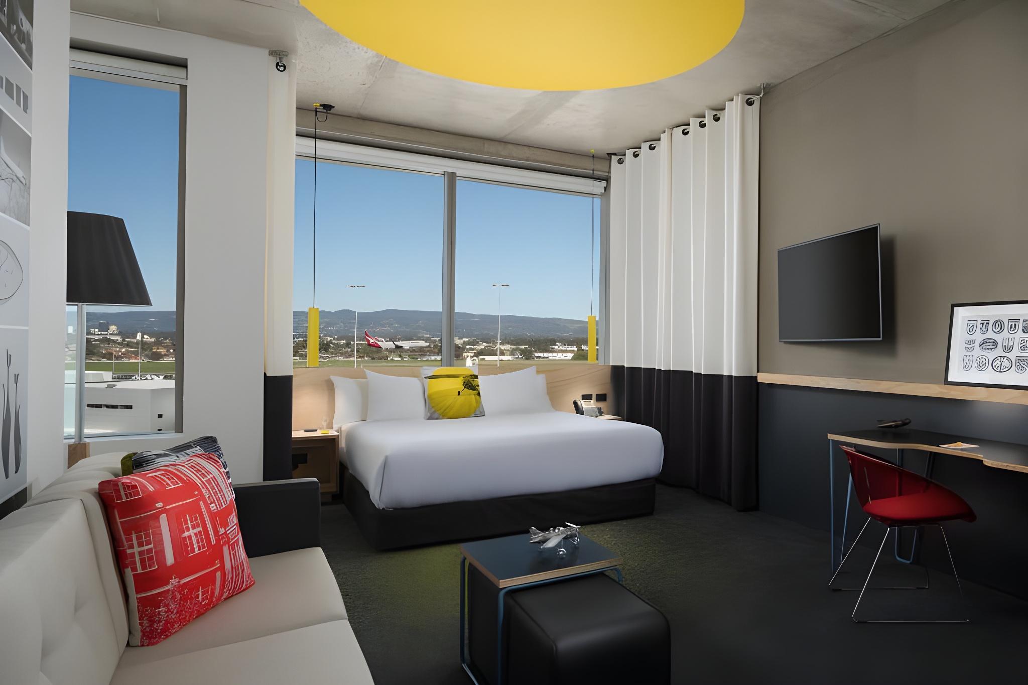 Room, King Bed, Runway View