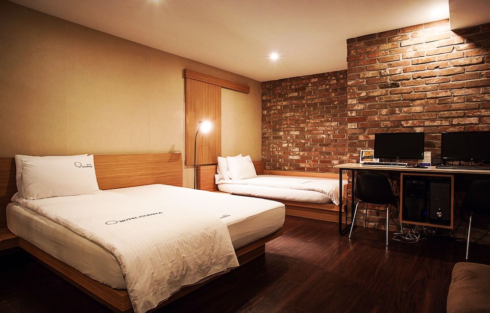 Comma Hotel Seomyeon 8/24