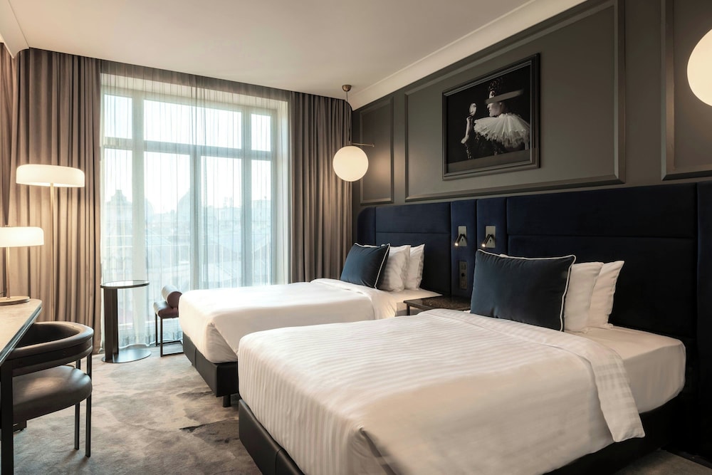 Silver, Guest Room, Twin Beds