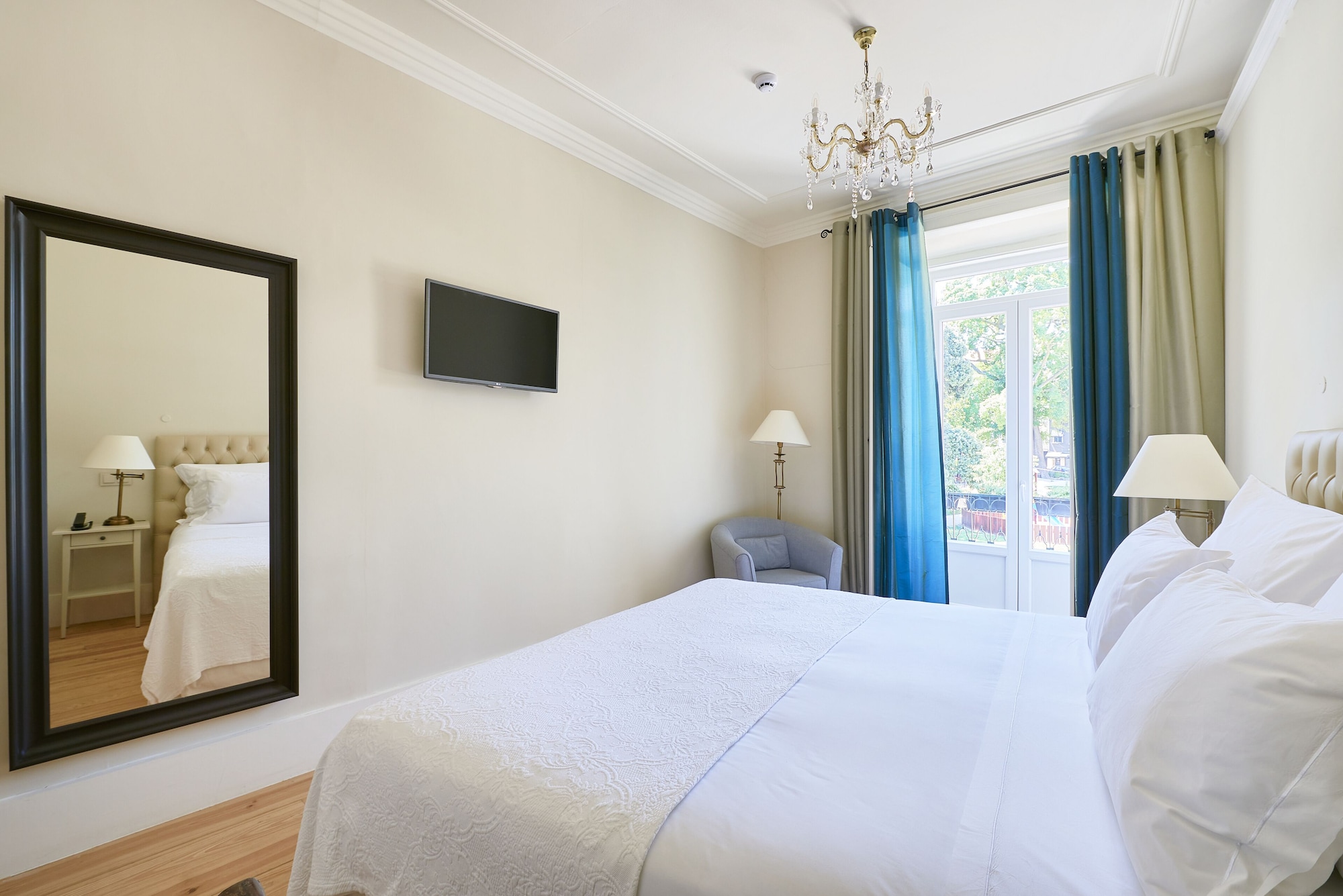 STANDARD, DOUBLE OR TWIN BED, PARK VIEW