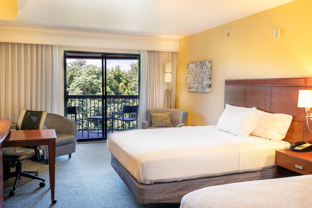 Courtyard by Marriott Kingston 7/50