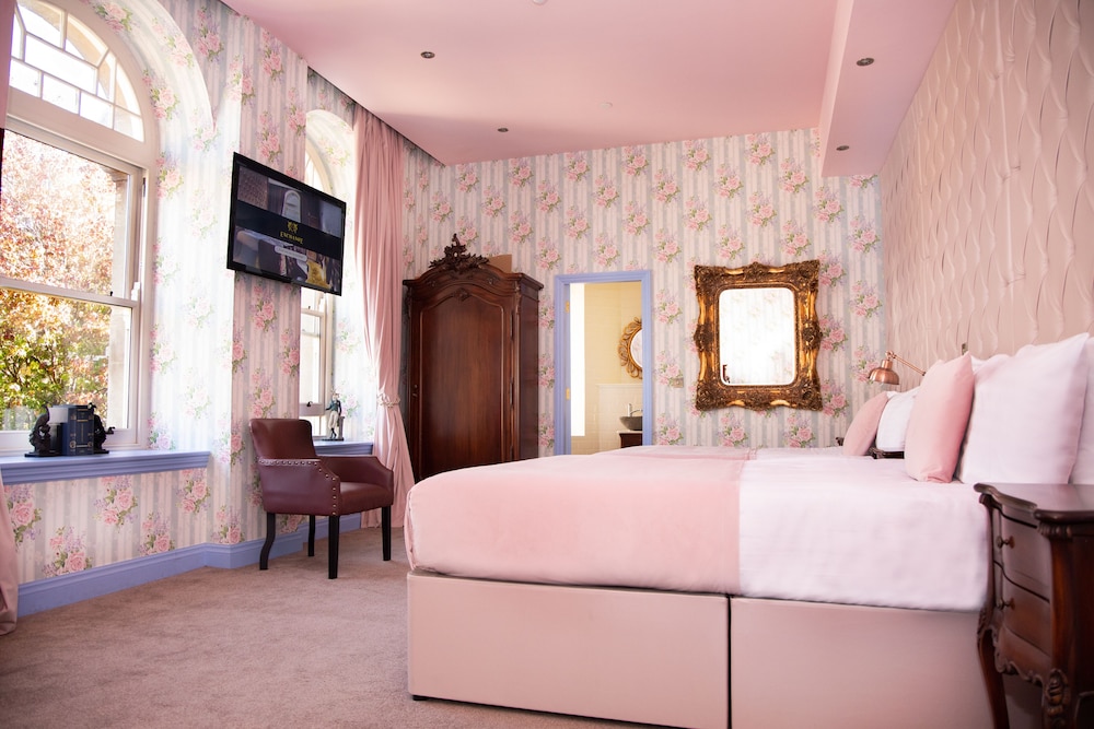 ROOM, QUADRUPLE