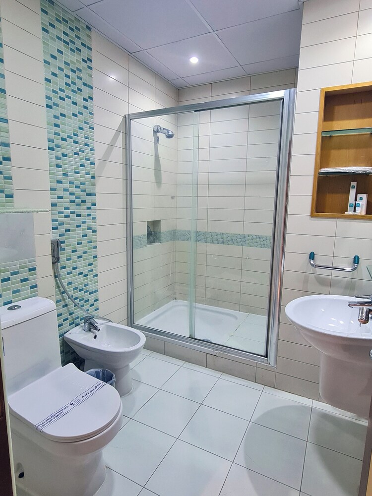 OYO 114 One Pavilion Luxury Serviced Apartments 34/38