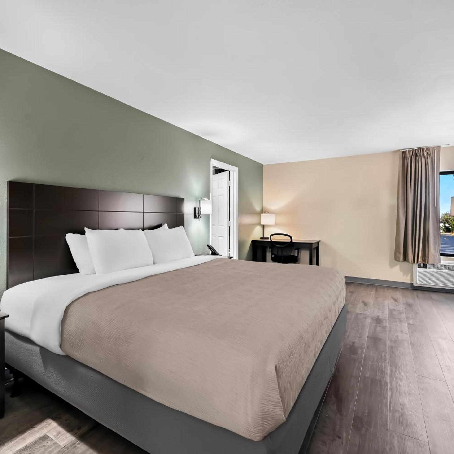 Efficiency, King Bed