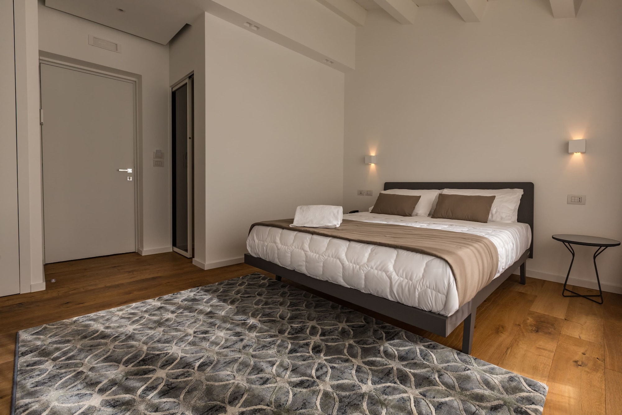 جناح جونيور بسرير كوين بإطلالة على المدينة بشرفة، Plebis B&B 3/3