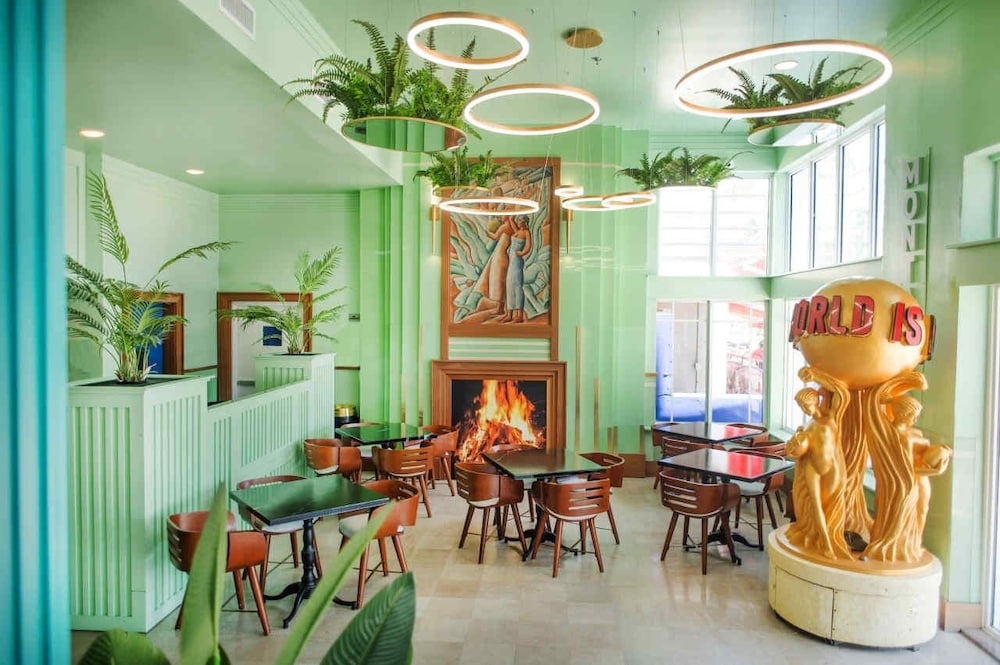 Colony Hotel 45/61