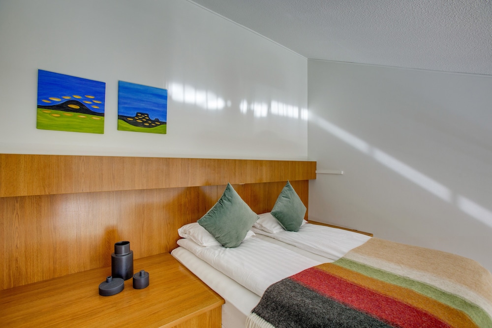 Deluxe, Queen Bed, Mountain View