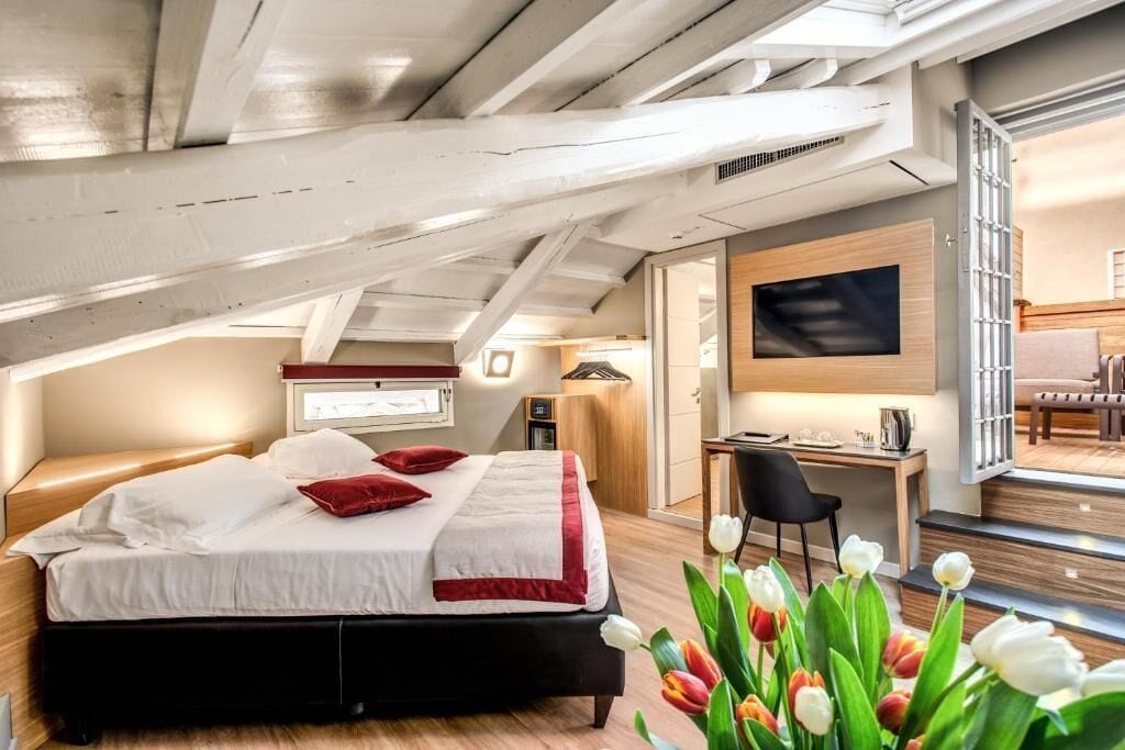 EXCLUSIVE, STUDIO, SUITE
