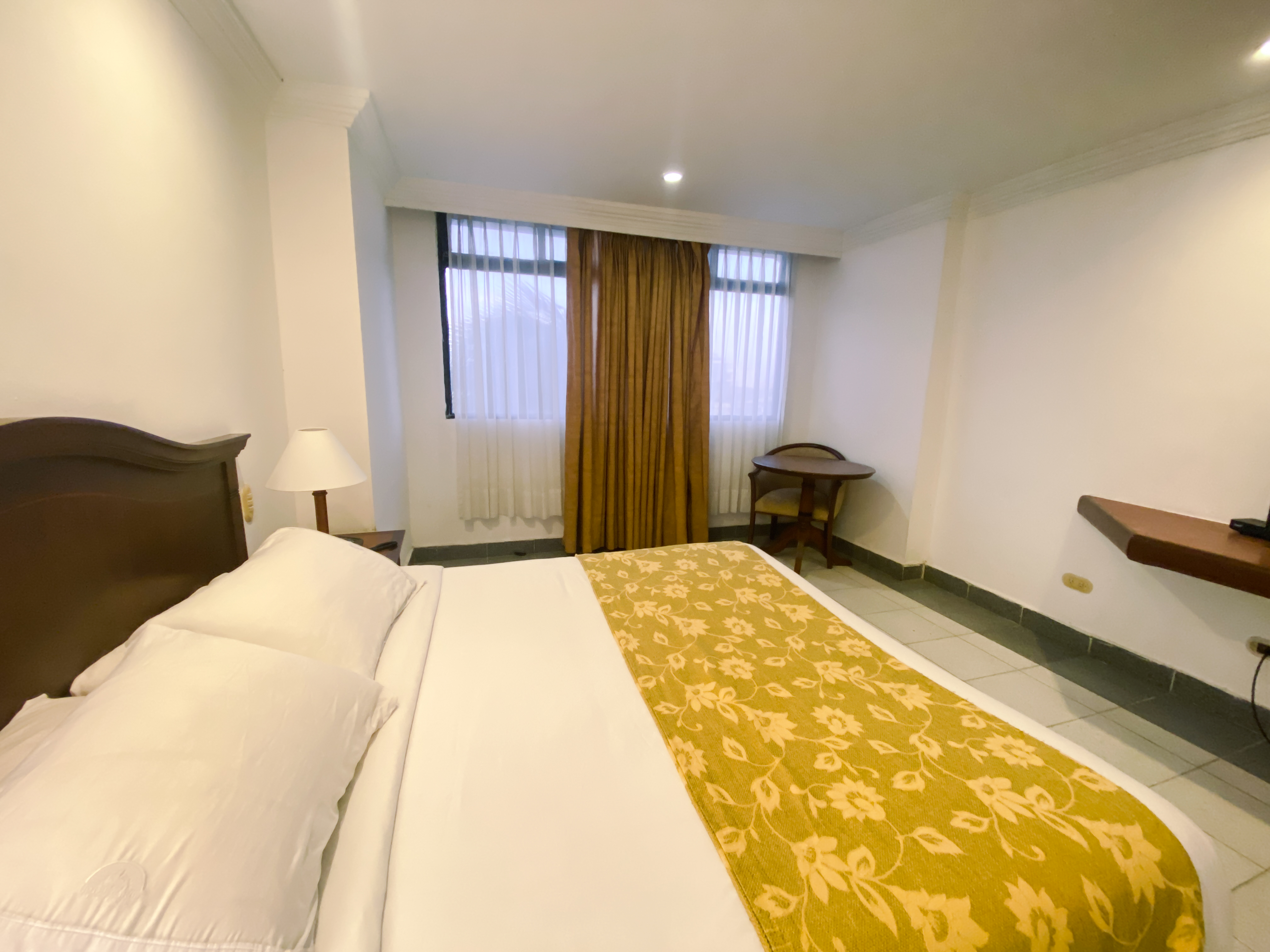 Standard, Queen Bed