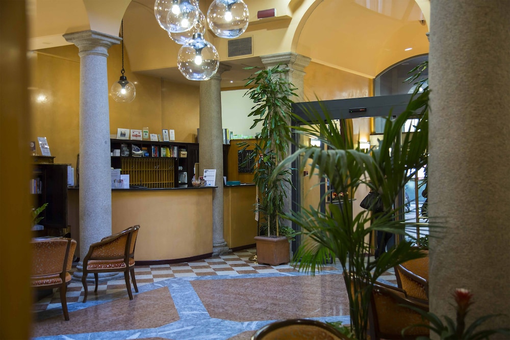 Lobby at Hotel Regina Milano, MILAN