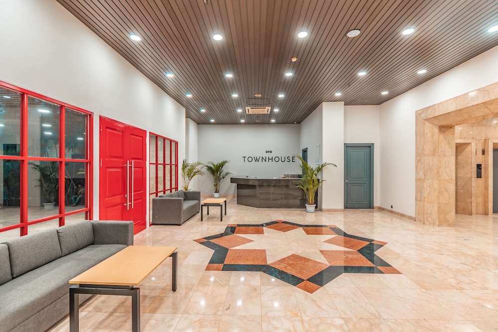 OYO Townhouse 2 Hotel Gunung Sahari 43/67