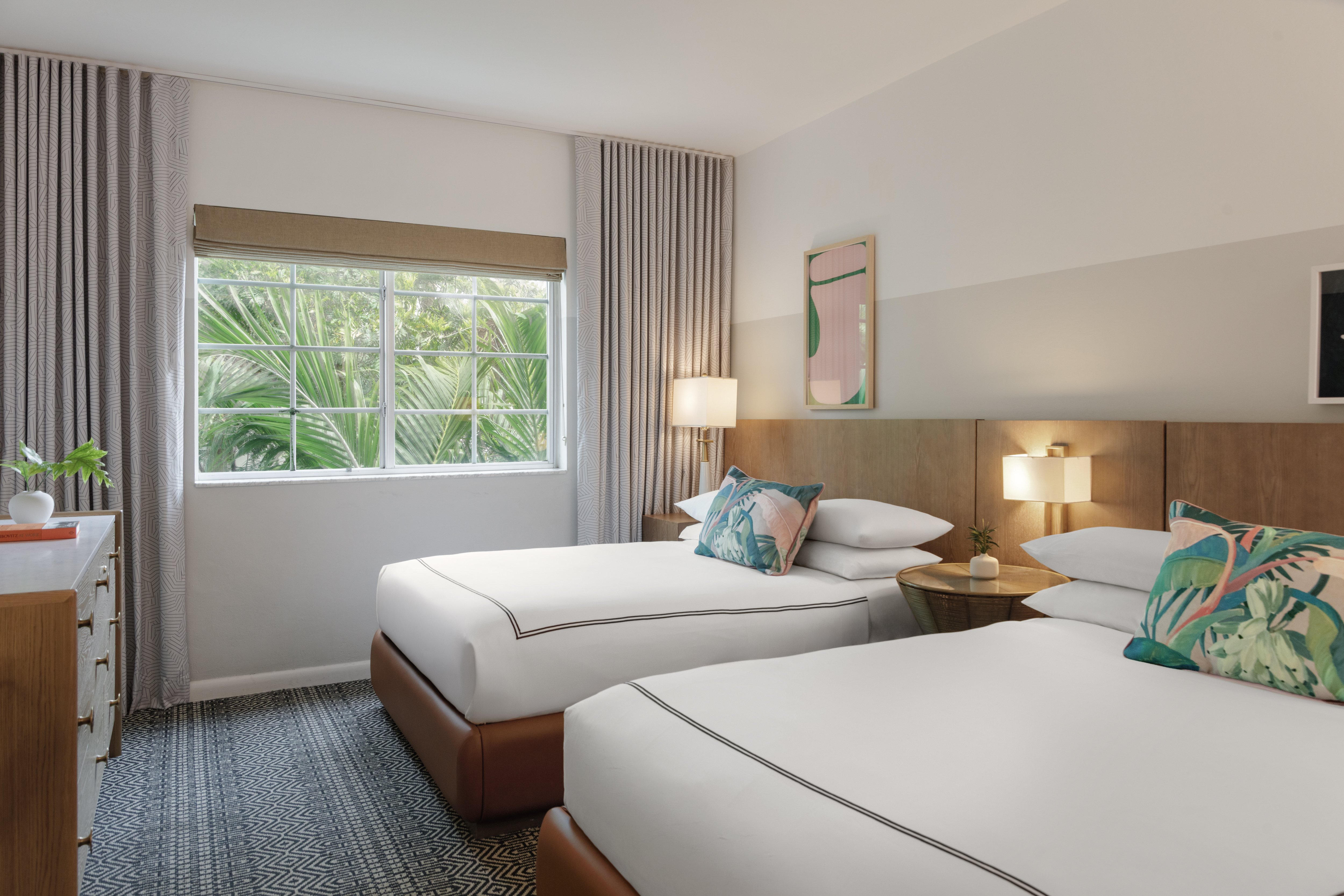 Kimpton Surfcomber Hotel 21/80