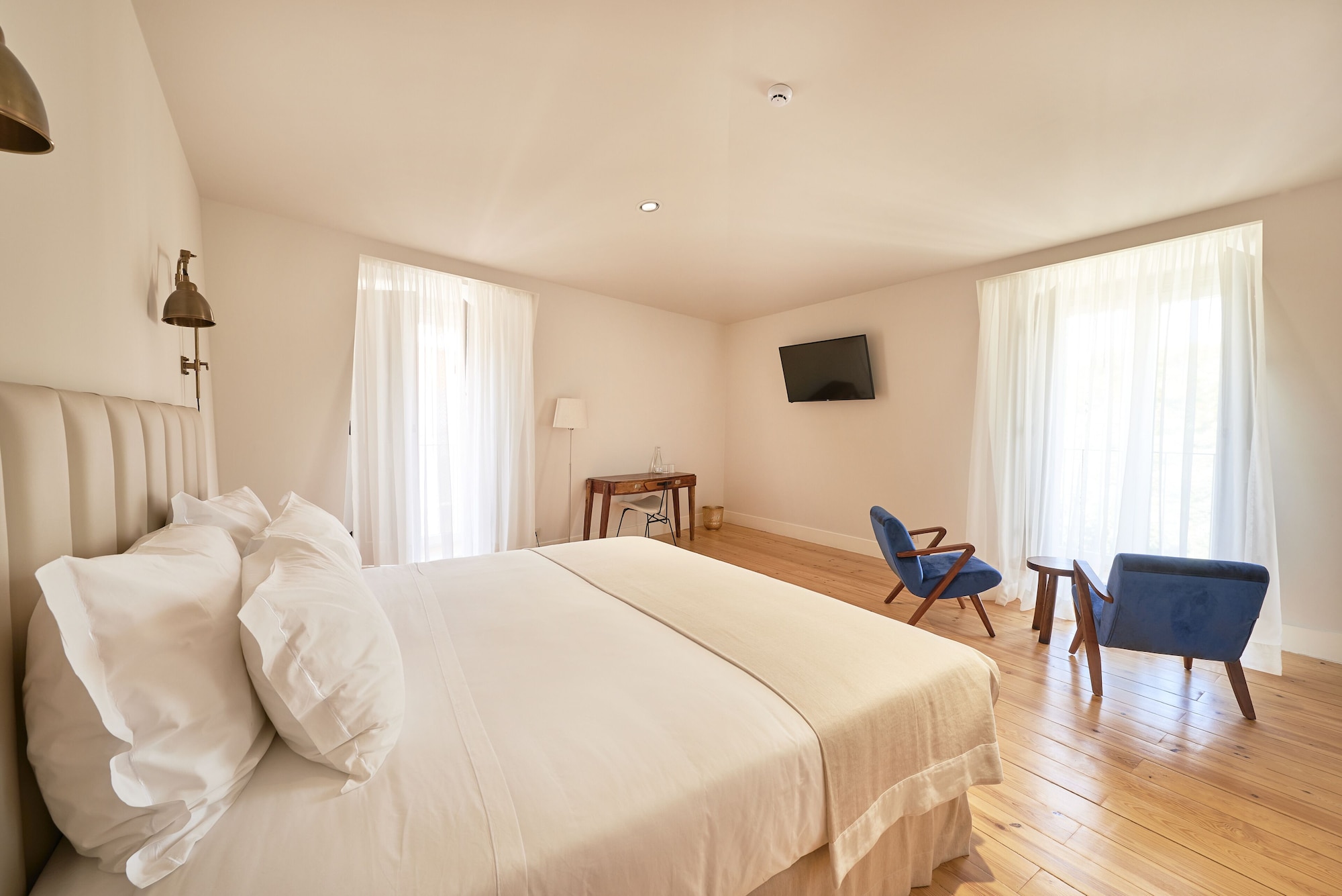 SUITE, QUEEN BED, PARK VIEW