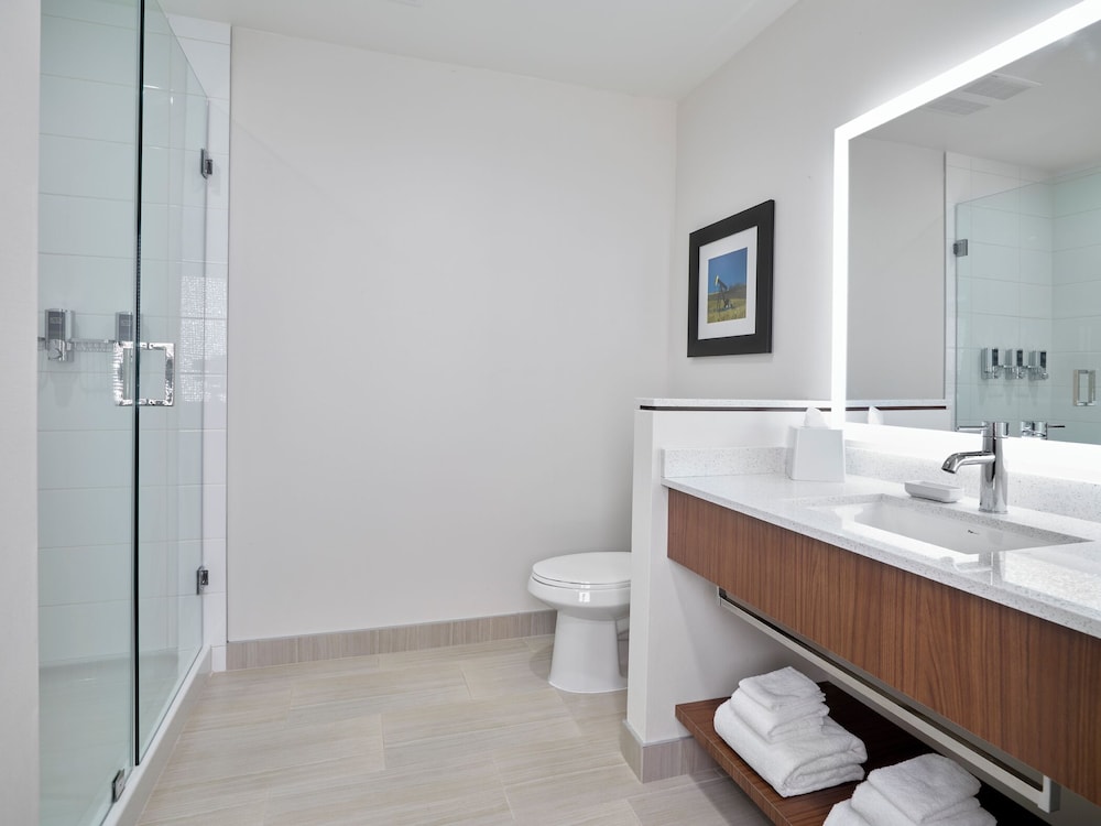 Element Edmonton West 36/36