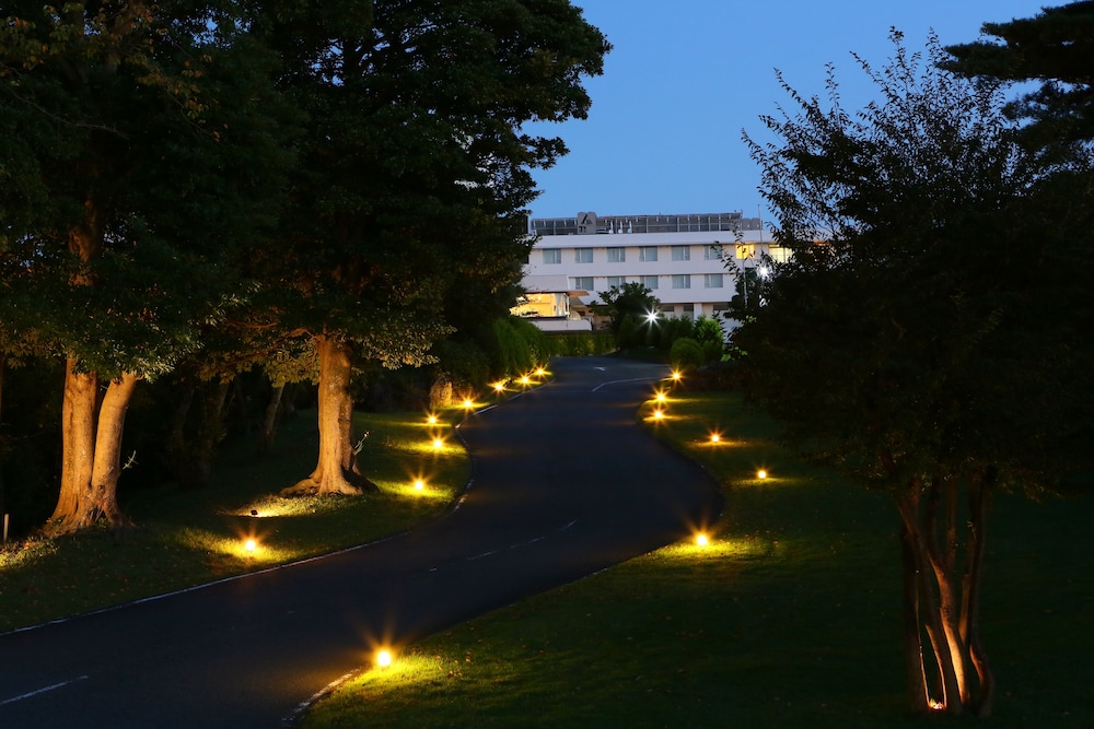 SOUTHERN CROSS RESORT 64/68