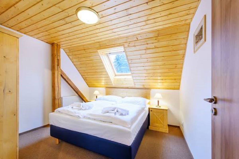 Hotel Tri ruze 10/35